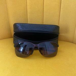 Polarized Unstoppable Oakleys with black soft case 😎